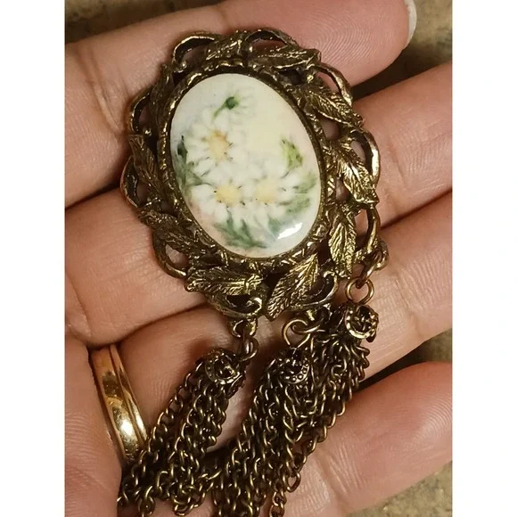 Goldtone Hand Painted Flower Tassel Goldtone Brooch Pin - Picture 5 of 5